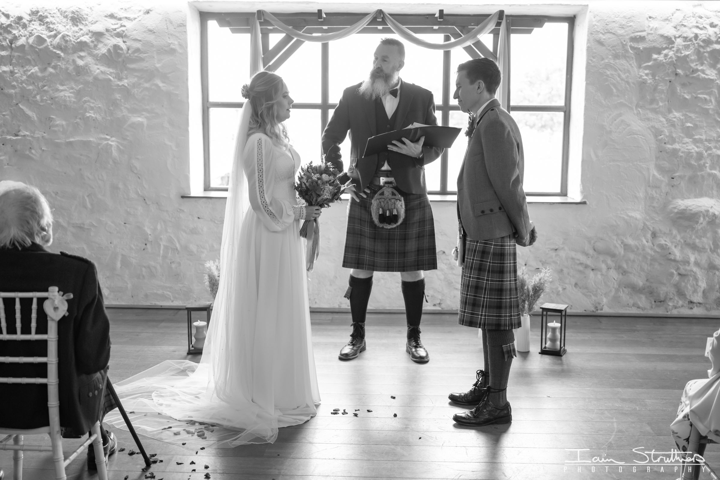 Ali & Alan wedding photograph 17