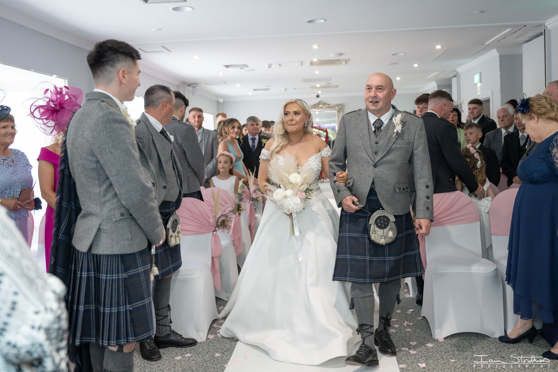 Anny & Rhys wedding photograph 18
