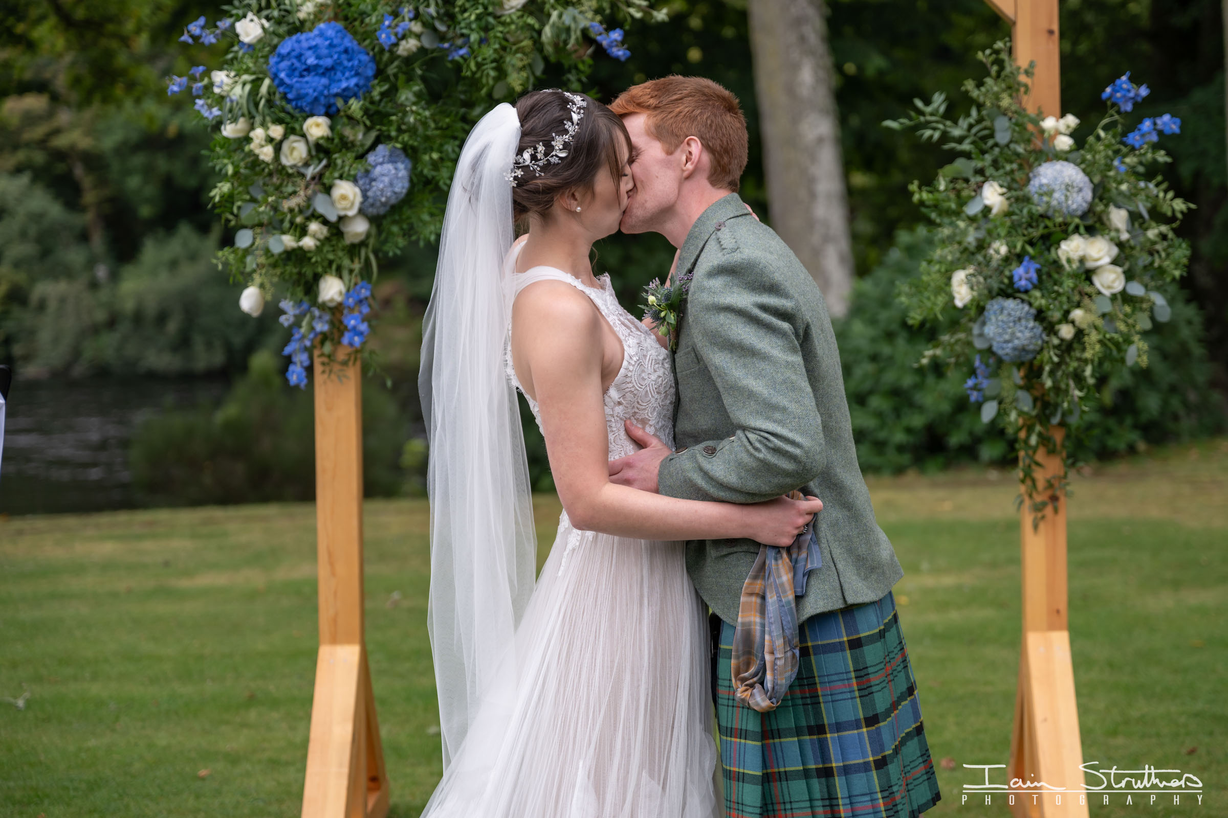Bryony & Cameron wedding photograph 22