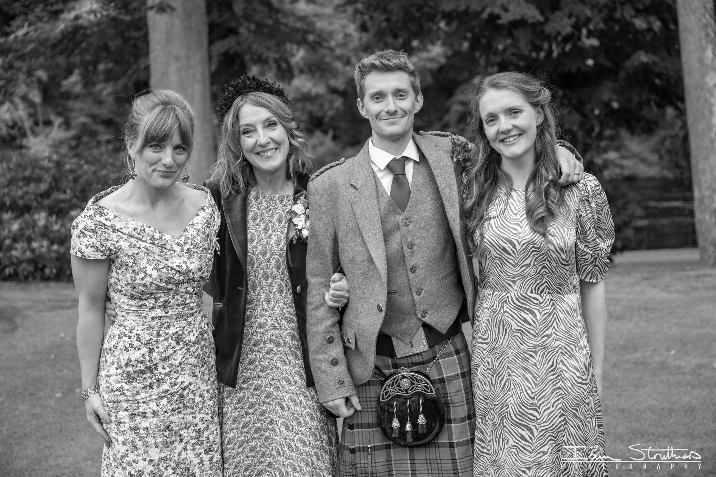Bryony & Cameron wedding photograph 33