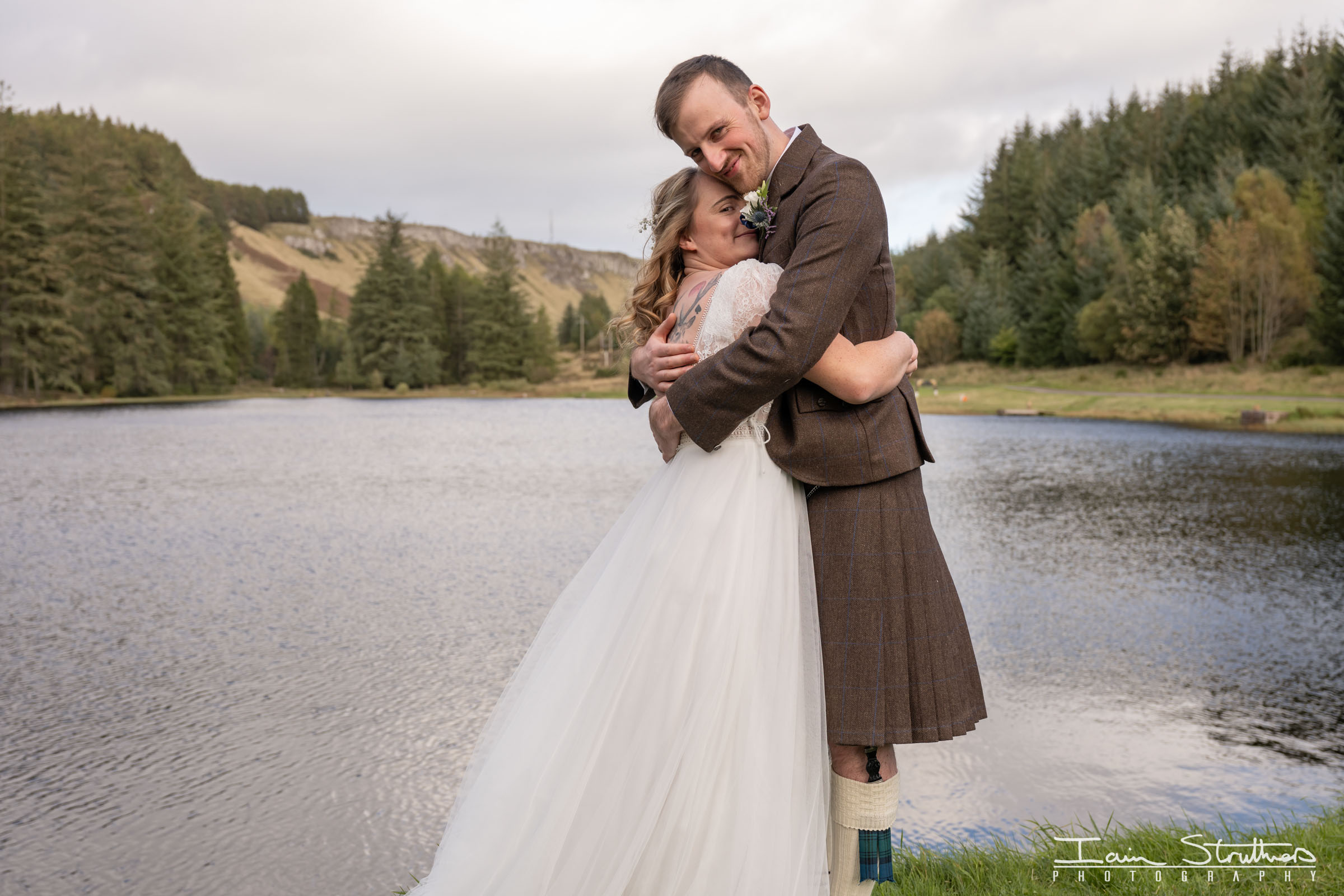 Claire & Finlay wedding photograph 17