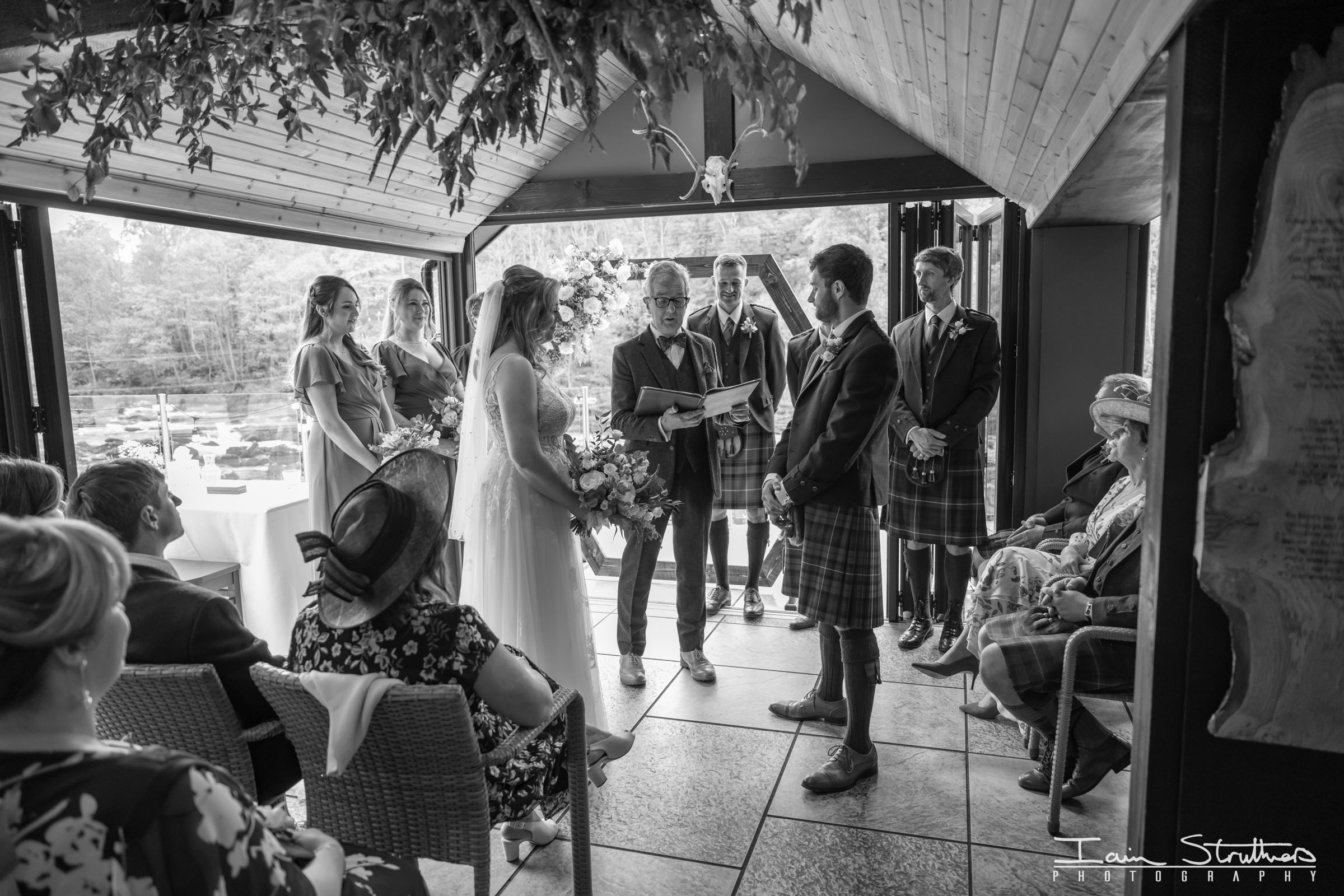 Emma & Andrew wedding photograph 17