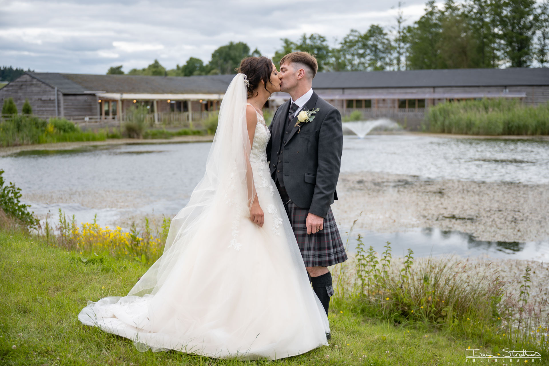 Emma & Jimmy wedding photograph 29