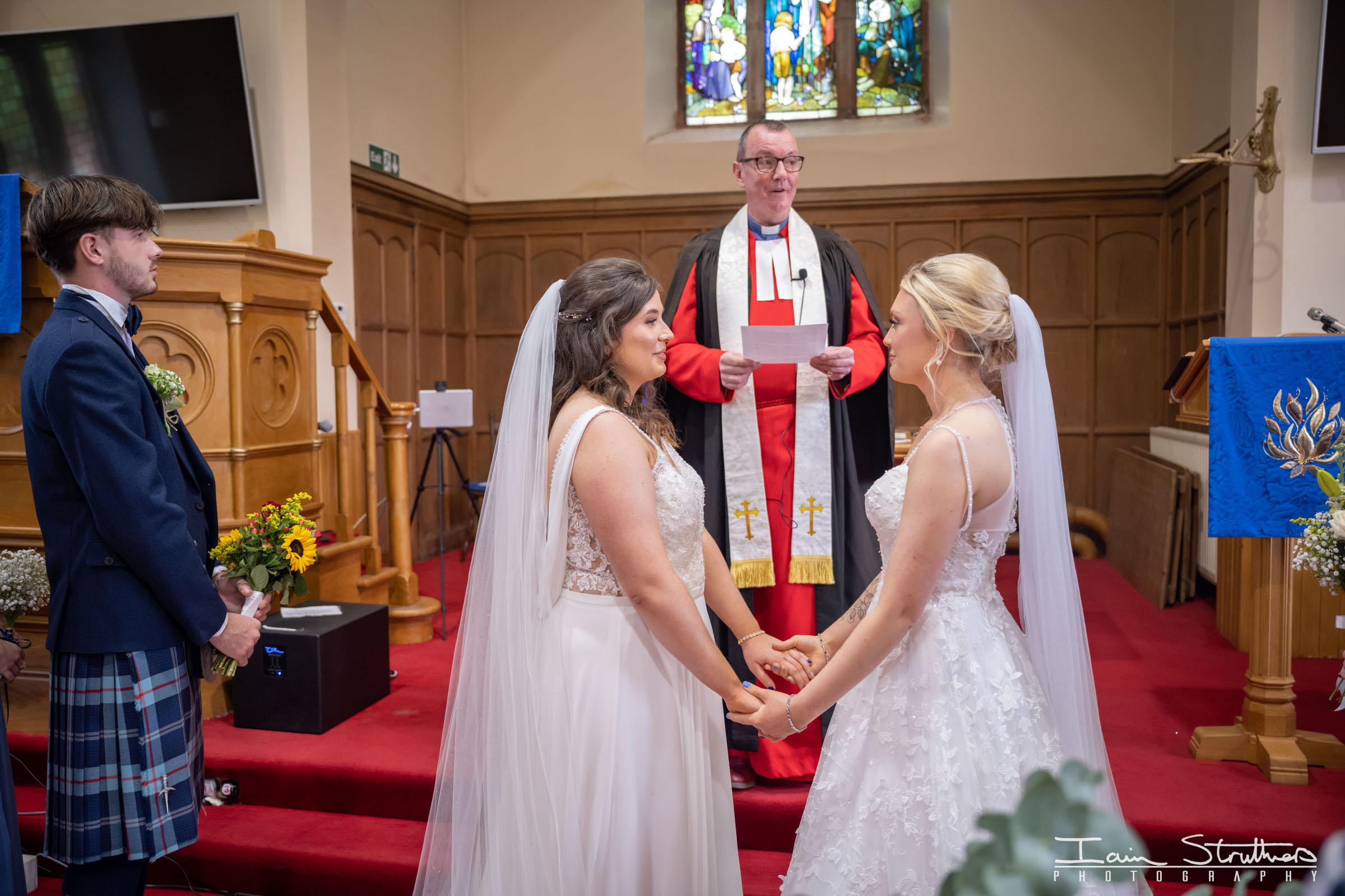 Laura & Lauren wedding photograph 9