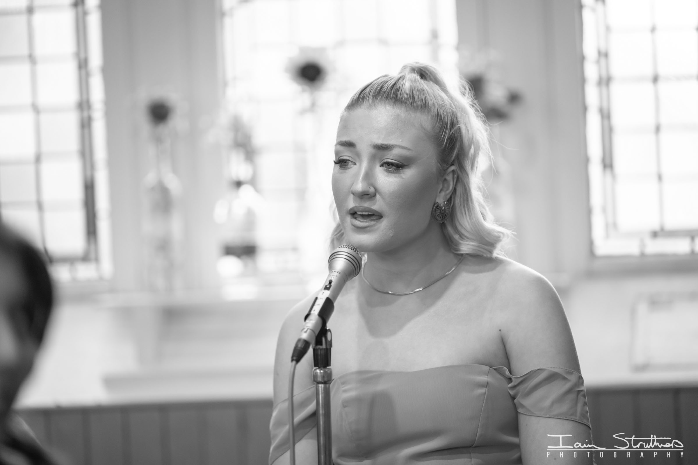 Laura & Lauren wedding photograph 11