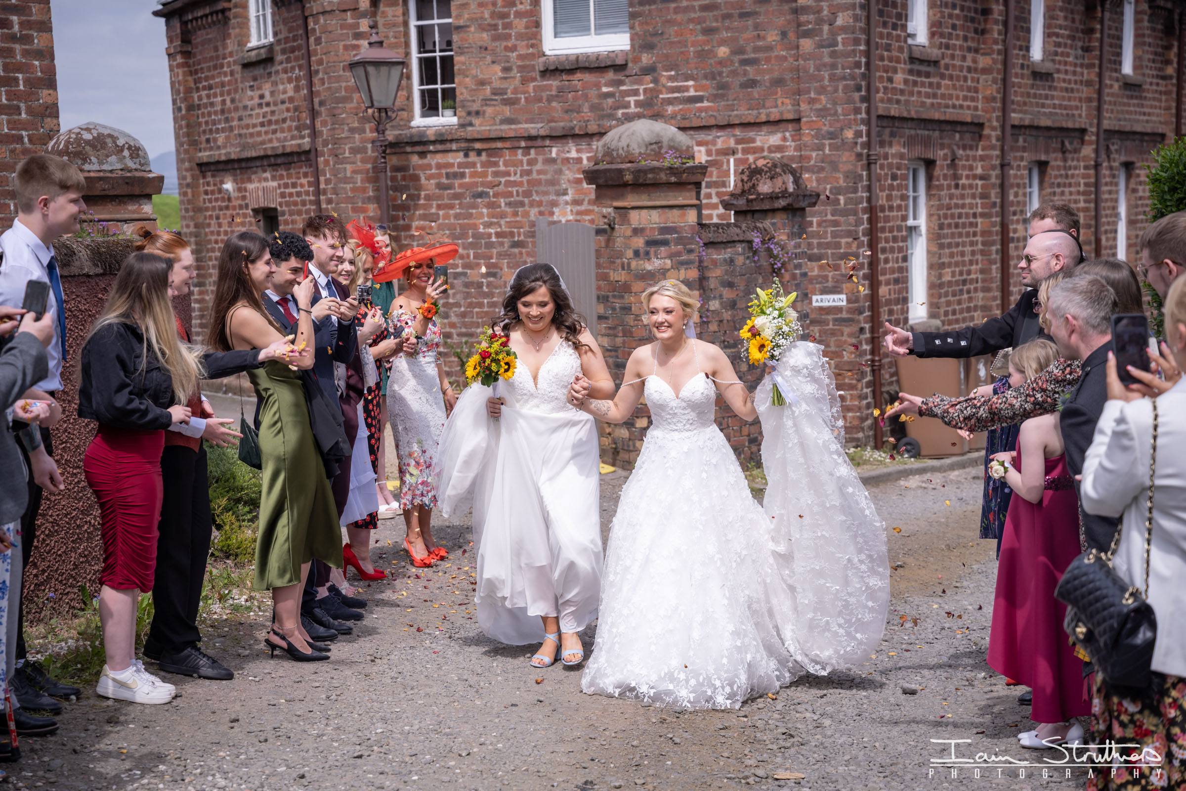 Laura & Lauren wedding photograph 15
