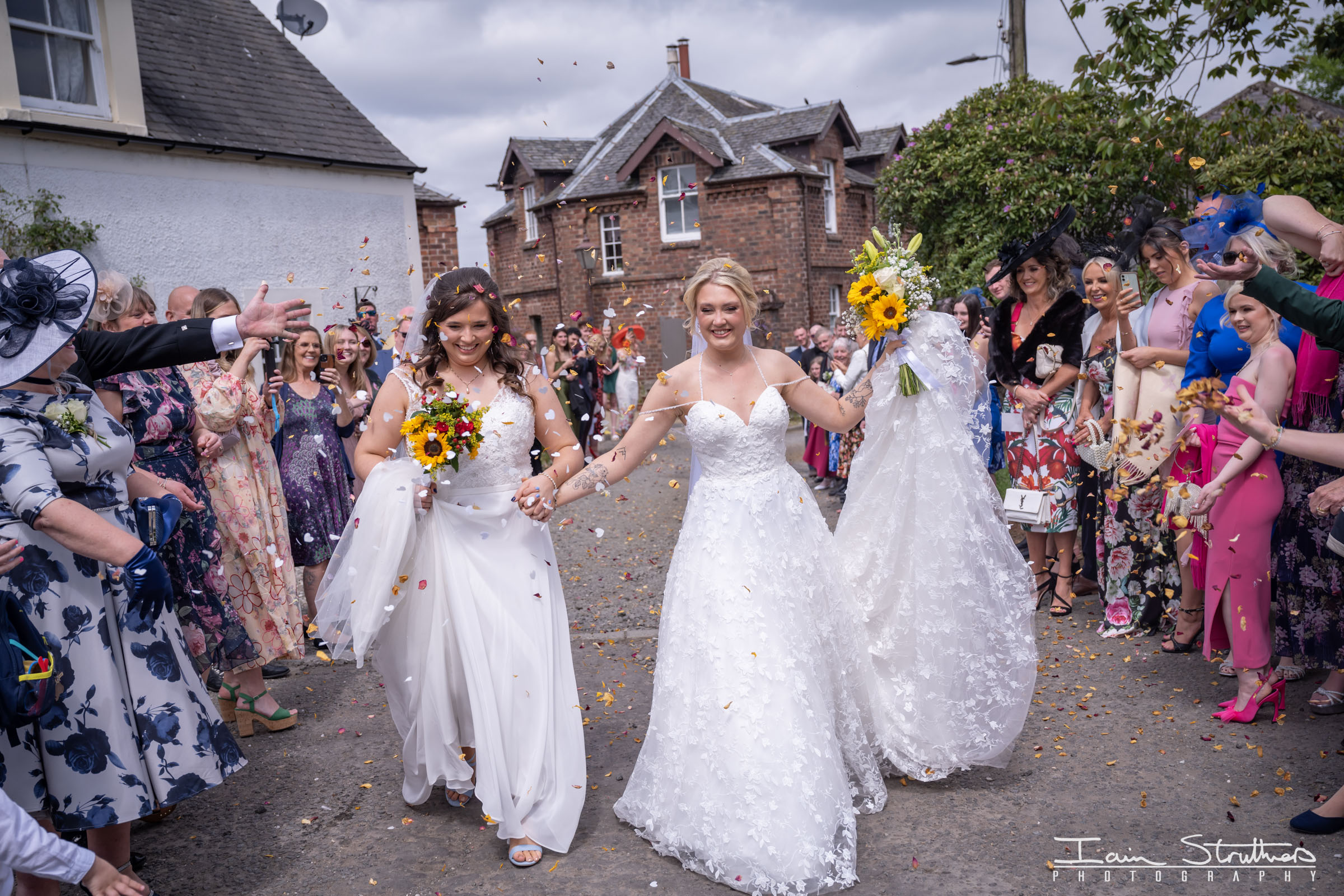 Laura & Lauren wedding photograph 16