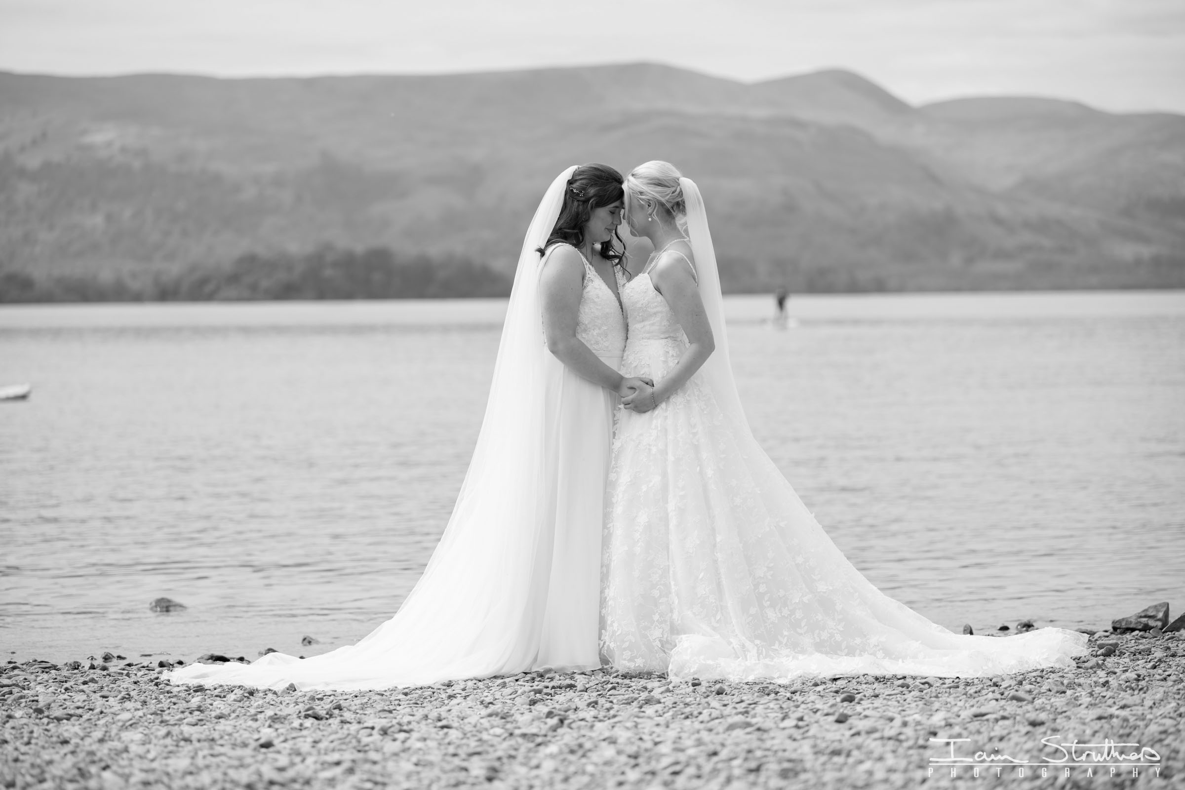 Laura & Lauren wedding photograph 18