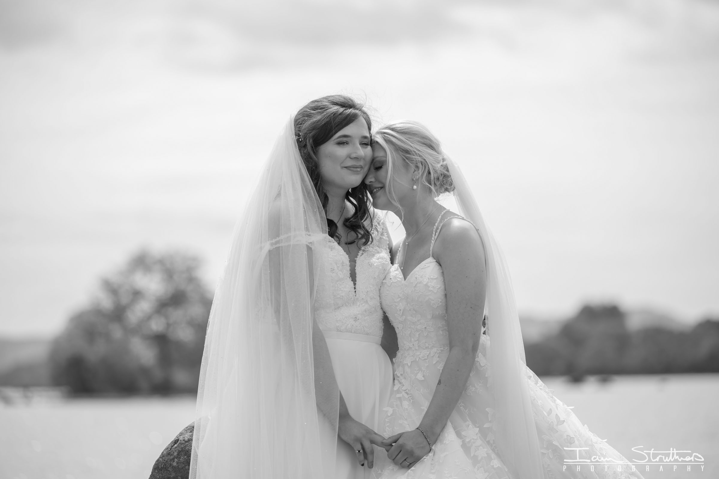 Laura & Lauren wedding photograph 25