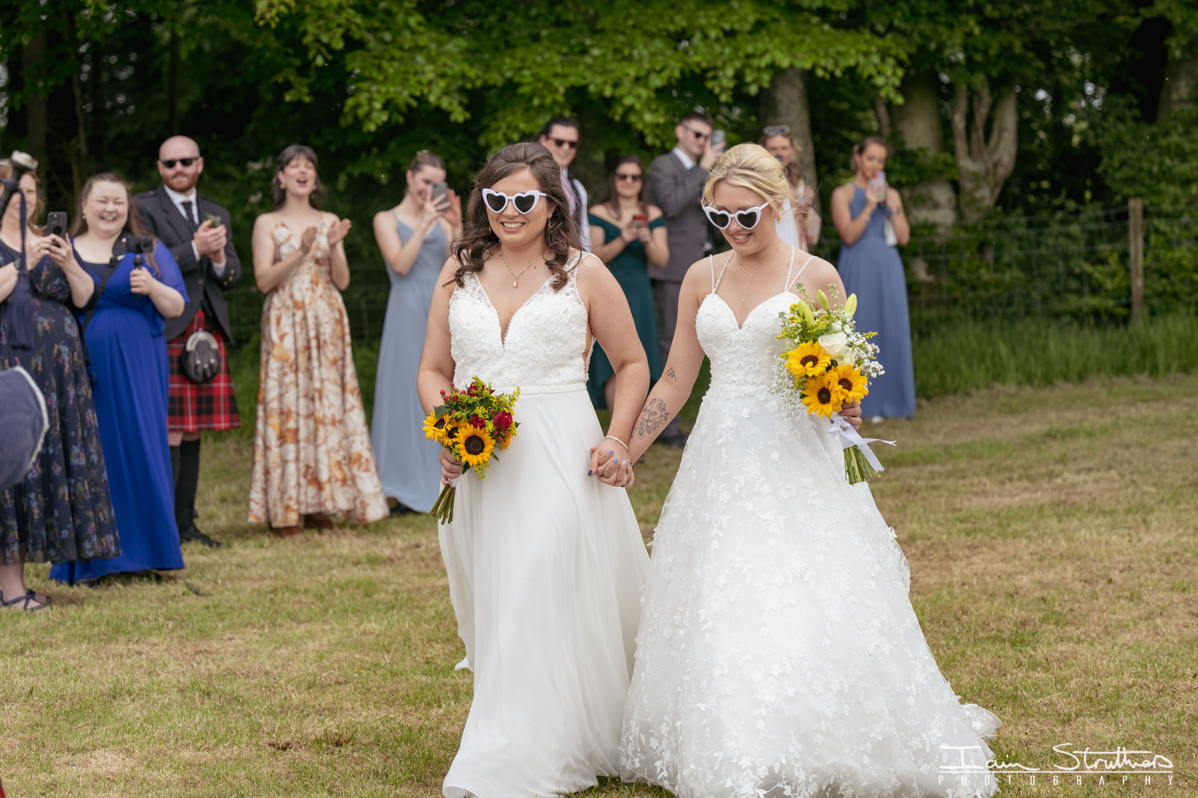 Laura & Lauren wedding photograph 27