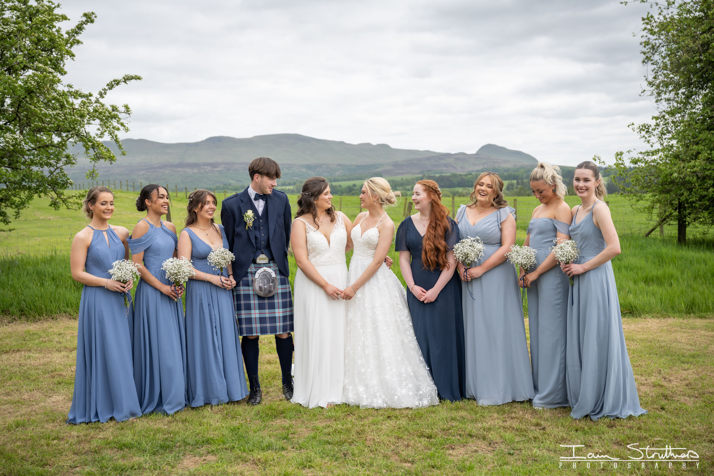Laura & Lauren wedding photograph 30