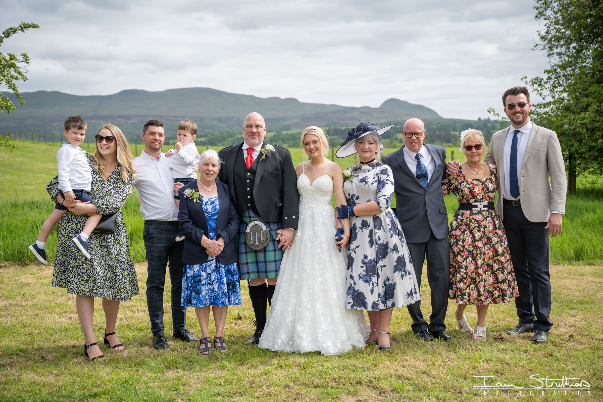 Laura & Lauren wedding photograph 33