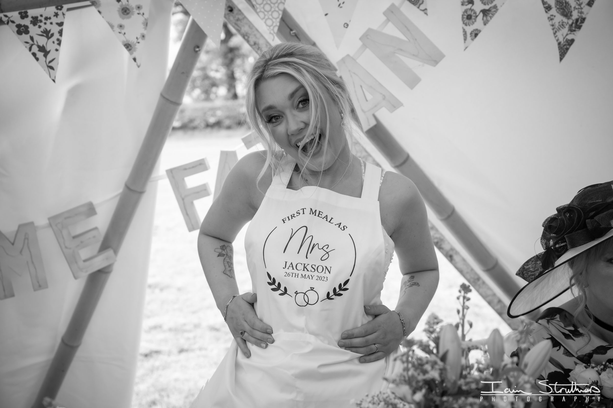 Laura & Lauren wedding photograph 37