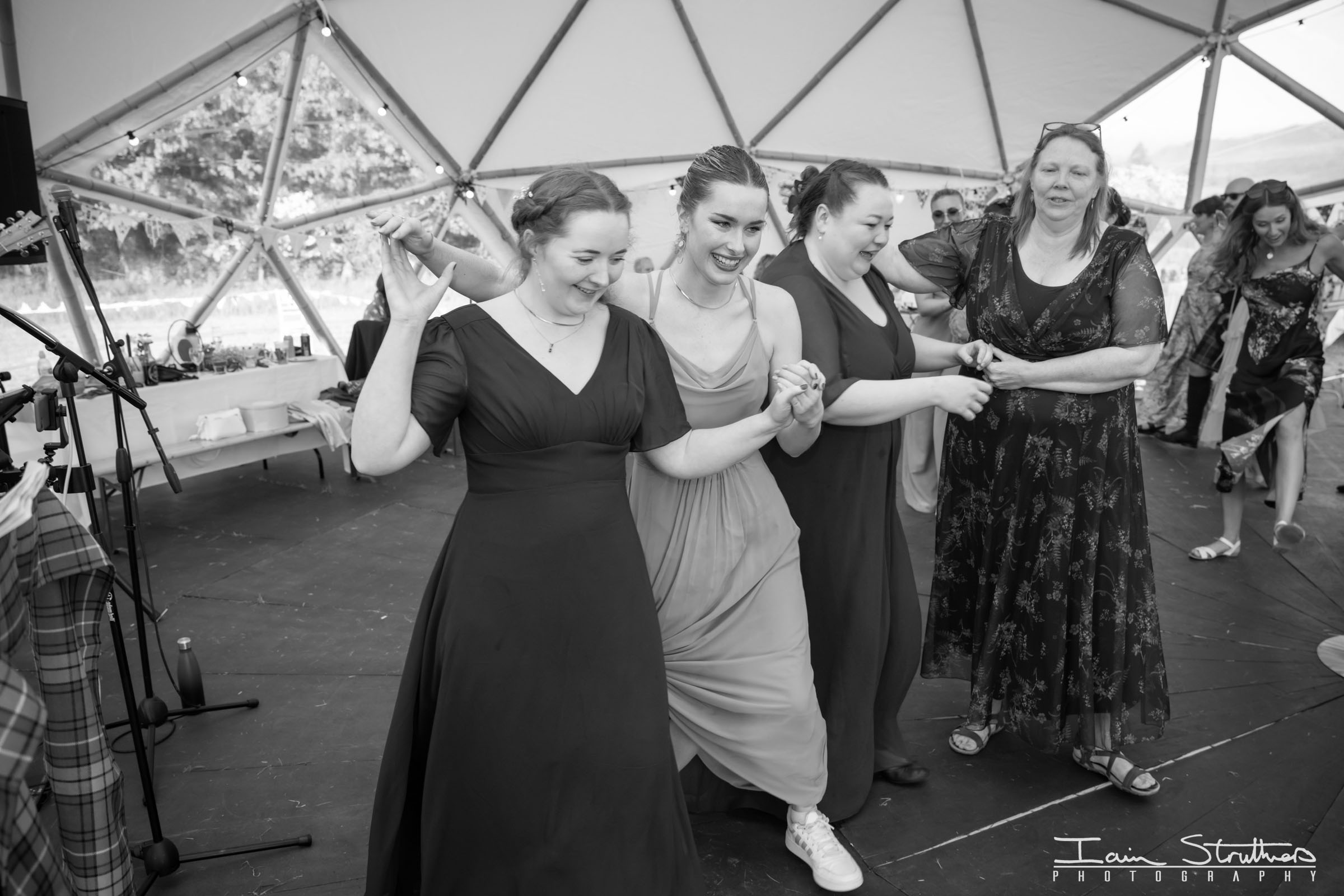 Laura & Lauren wedding photograph 63