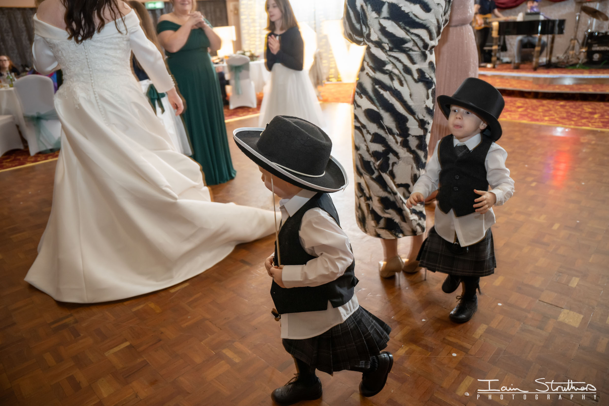 Robyn & Daniel wedding photograph 76