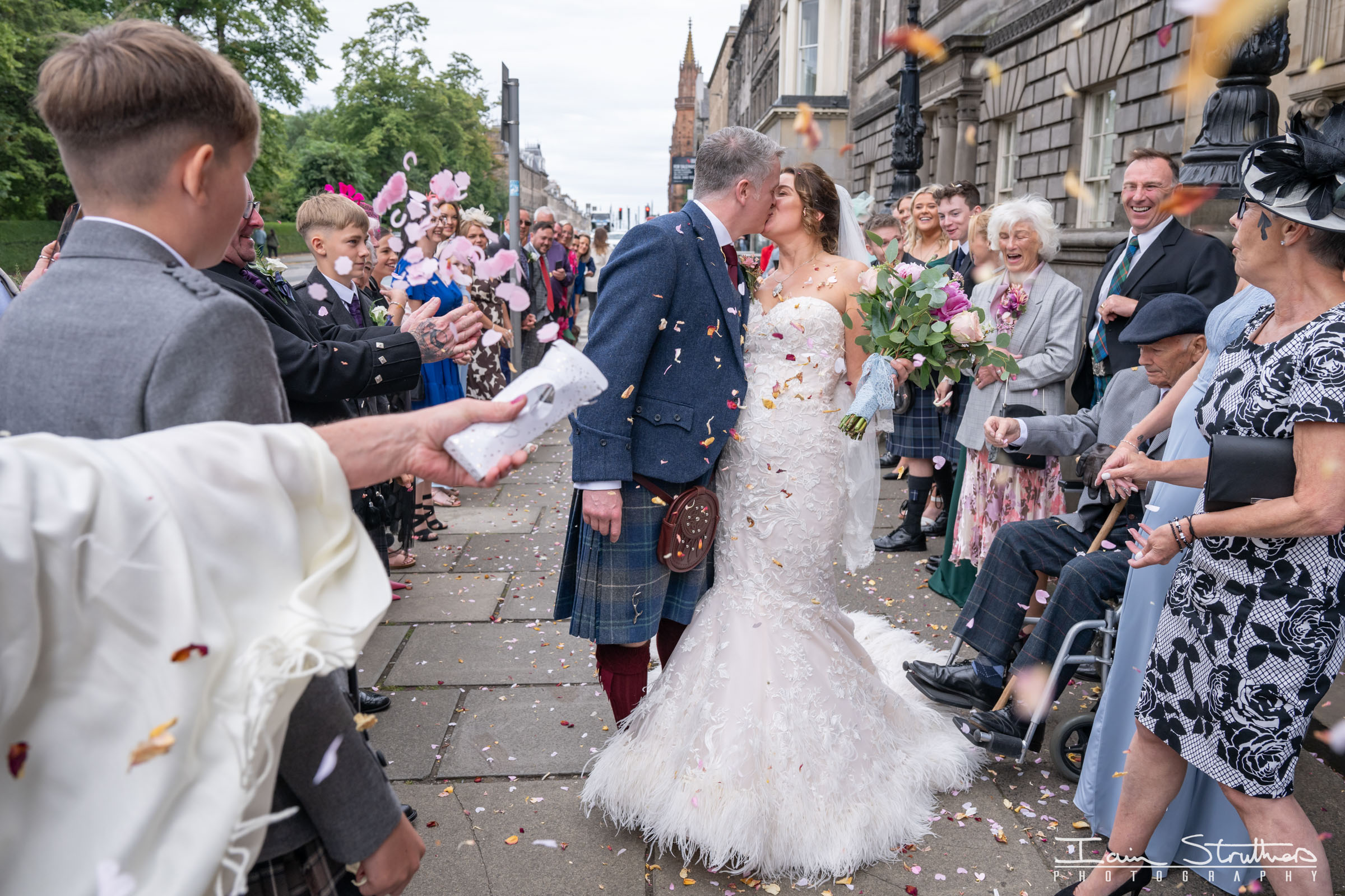 Rona & Ross wedding photograph 30
